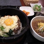 長寿韓酒房 - チーズ石焼ビビンバ半冷麺セット
