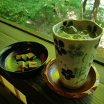 후리코 사보우 - サービスのふりこケーキとアップルジュース