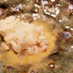 鮨 さかい - ⑧牡丹海老(北海道増毛産)を北紫雲丹(北海道函館産)のソースで。
      残った北紫雲丹のソースにシャリを入れると北紫雲丹の濃厚なコクが全面に出て来て、主役が入れ換わります。