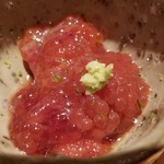 鮨 さかい - ⑨鱒子(北海道野付産)
      鱒子は粒が小さくて塩漬けなので最初は塩みがやや目立つのですが、しばらくすると爽やかな甘みが口の中に拡がります。
      鮭の筋子やイクラも濃くて美味しいけれど鱒子も美味しいですね。