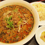 中国料理居酒屋 珍味館 - ランチの黒ごま坦々麺＆半チャーハンセット。ボリュームたっぷりです！