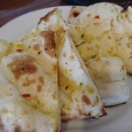 ビスヌ - ガーリックナン