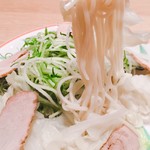 冷めん家 - 麺リフト