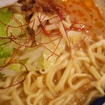 8番らーめん - 担々麺の拡大画像です。