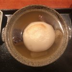 金田中 庵 - すっぽんスープの中に餅、椎茸、大根、？。 