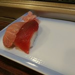 松鮨 - 上にぎり、握る都度に皿へ
