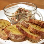 いぬと肴 - 鮮魚のタルタルブルスケッタ