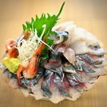 氷見 魚市場食堂 - 盛りすぎました。