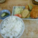 Hashimoto - 白身魚フライと野菜天ぷら盛り合わせ、めし大、漬物