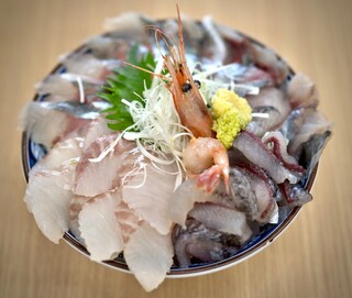 氷見 魚市場食堂 - 並盛りでもこんなに！？