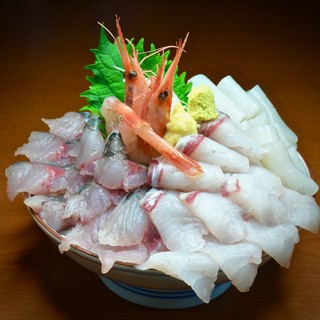 新鮮な魚が食べられる食堂