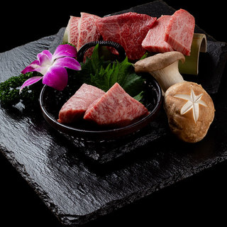 京丹波の幻のブランド牛 平井牛 黒毛和牛焼肉オーダーバイキング 食べ放題 ムーンストーンコース 22 515 18 000 税 サ プレミアム飲み放題込 黒毛和牛焼肉 Serge源 S 錦店 4f クロゲワギュウヤキニク セルジュゲンズ 伏見 焼肉 食べログ