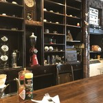 喫茶 MP4 - レトロな雰囲気の店内です。