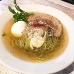 ブン ブン ブラウ カフェ ウィズ ビーハイヴ - 