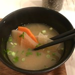 スマイル キッチン - 人参と大根の味噌汁