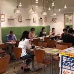 SMILE KITCHEN - 女性客が多い店内