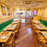 リトル ヒマラヤ - 【貸切20名～最大35名ご利用いただけます！】人数に合わせてテーブルのレイアウト変更も自由自在♪店内にはゆったりお過ごしいただける広々としたテーブル席をご用意しております！歓迎会・打上げ・ママ会・女子会など様々な宴会コースもございますので、団体様もぜひご利用ください♪