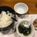 老辺餃子舘 - ランチのスープとライス、ザーサイ