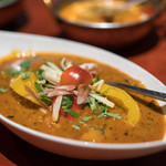 タンドールバル カマルプール - 2018.6 シーフードと夏野菜 冷やしカレー（1,300円）