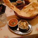 2種のカレーランチ（ポーク、ほうれん草チキン）