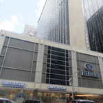 New York Hilton Midtown - ホテル看板
