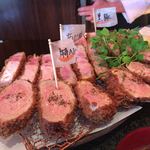 とんかつ マンジェ - とんかつ三昧を＋950円で上ロースを黒豚に変更です^ ^