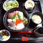 食事処 なかの - 海鮮丼定食（８００円　※木曜日限定）