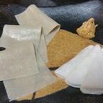 純手打ち十割そば 蕎澤 - そばの大根漬け巻き。