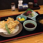 和食蒲焼 高田屋 - お刺身3種と、野菜のかき揚げ