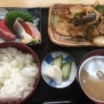 男しゃく - ♪ナス肉みそ炒めと刺身付定食¥880
      