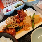 サカナメルカート・ゼン - 鶏と野菜の黒酢あんとお刺身小鉢定食 201806