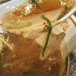 本家 第一旭 - 脂のある部位。これをれんげで、スープと共に。