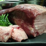 鉄板&BAR ZIPANG - 料理写真:入手困難な黒毛和牛の牛タンなども日替わりで入荷。