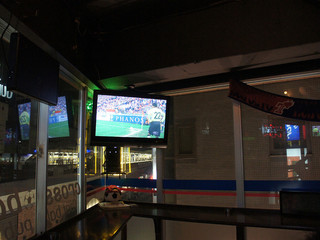 cross bar - 窓からはJR吉祥寺駅（高架）と中央線を行き交う電車がよく見えます。（＾＾♪　サッカーファンであり鉄道ファンである私にはたまらないシチュエーションですｗ