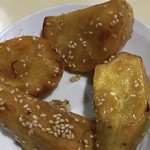 中国料理 絹路 - オマケ。サツマイモの飴炊き