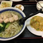 蘭 - (料理)麺と炒飯(野菜鶏肉麺)