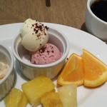 ガーデンレストラン オールデイ ダイニング - 料理写真:アイスとフルーツは前と同じ。