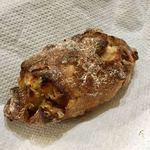 パンやきどころ RIKI - ポム・アマンド メープルとクリームチーズを包んで ¥250+税