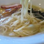 支那そば かでかる - 支那そば淡口醤油の麺