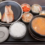 명가의 뜰 - 고등어와 명인청국장반상 サバ焼きと名人チョングッチャン(納豆汁) 14900₩