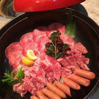 ファミリー向け 週末は家族で焼肉 銅の三階松 牛タン塩 黒毛和牛カルビなど 全10品 3 500円 ４名様 要予約 6名様以上でのご予約は店舗へお電話ください 三階松 蒲郡 焼肉 食べログ