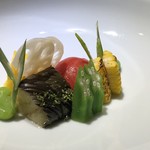 御料理 光安 - ＊「賀茂ナス（味噌がかけられているのですが、甘くなく秀逸）」「インカの目覚め」「新玉ねぎ」「玉蜀黍」 「オクラ」「トマト」「酢蓮根」など。 どの品もお野菜の旨みを感じます。
