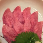 忠勇 - 【’18.6】国産和牛？タン刺し1350えん