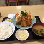 動坂食堂 - ミックスフライ定食(980円)