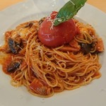 スタッツィオーネ - 丸ごとトマトとナス・モッツァレラのトマトソース