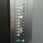 エッサンシエル - エレベーターを出ると即店内！