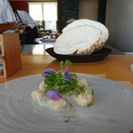 エッサンシエル - 根セロリのレムラード・ソースとアオリイカ