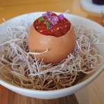 エッサンシエル - イクラと卵黄、紫蘇の花、蕪と魚介ジュレ