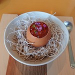 エッサンシエル - イクラと卵黄、紫蘇の花、蕪と魚介ジュレ