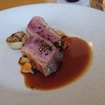 エッサンシエル - 鴨胸肉のロティに、ジロール茸